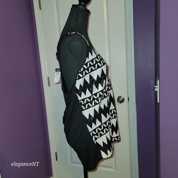 Rue21 Black/White Pattern sequence Tank Top Sz: XL NWT - Picture 2 of 9